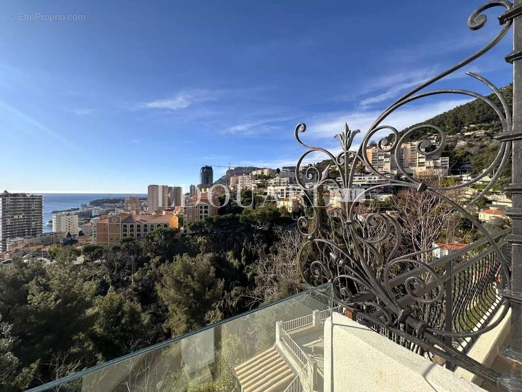 Appartement à ROQUEBRUNE-CAP-MARTIN