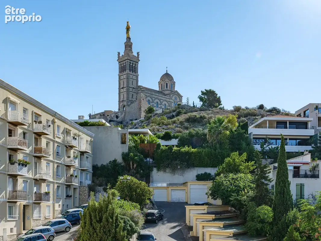 Roucas blanc - t3 68m2 av balcon , vue pano. mer & ntre dame ds res. av.  parkg - photo 3