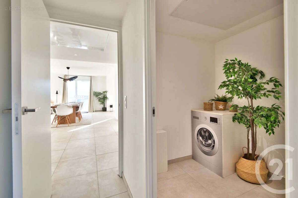 Appartement à SAINT-LAURENT-DU-VAR