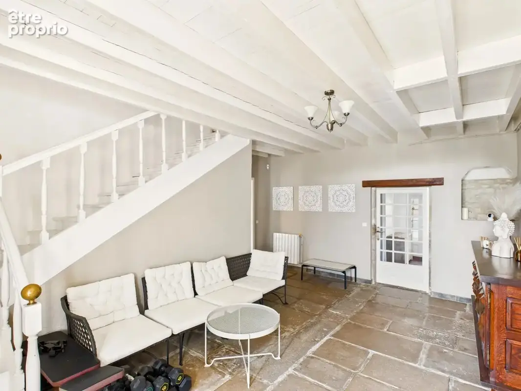 Superbe maison de campagne avec piscine, beaucoup d'espace et un potentiel de revenus - photo 8