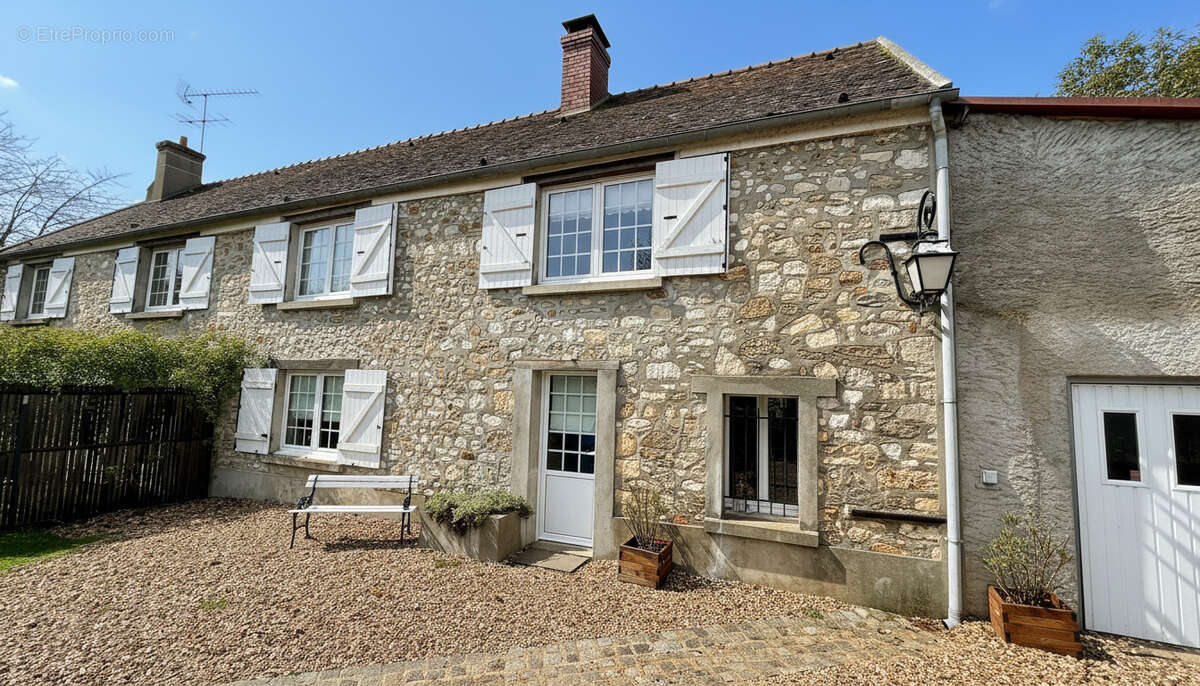 Maison à NEAUPHLE-LE-VIEUX
