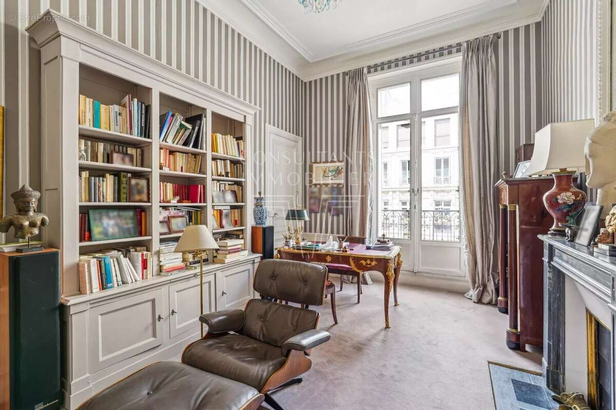Appartement à PARIS-17E