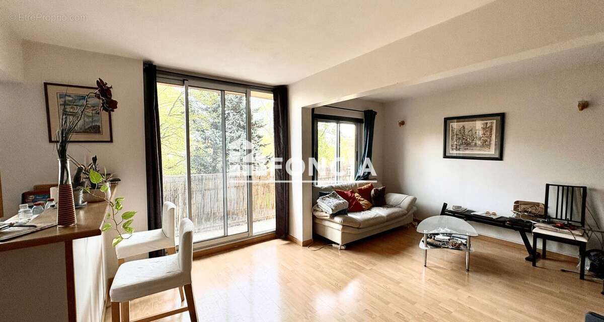 Appartement à FRESNES