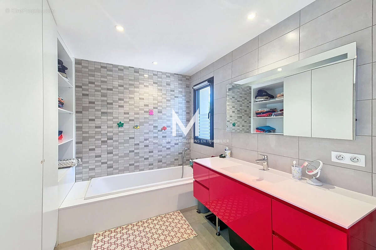 Maison à PLAN-DE-LA-TOUR