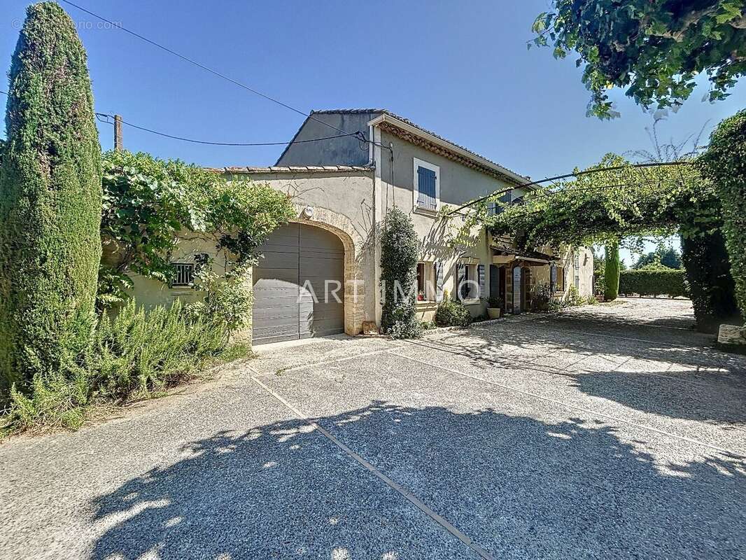 A vendre mas du xviii siecle sur pres d'un hectare de terrain avec piscine - photo 3