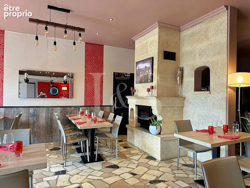 En Drôme provençale - Hôtel, Restaurant et 2 appartements sur un terrain de 2398m2 - photo 5
