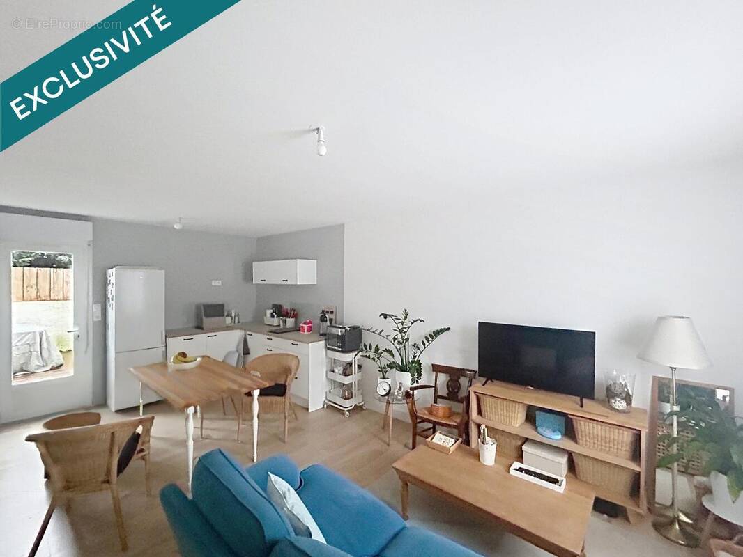 Photo 1 - Appartement à PAREMPUYRE