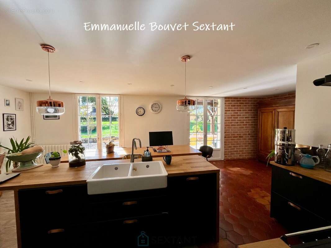Maison en pierres, 4 chambres, 2 sde, garage, car-port, atelier, véranda, sur 4750 m2 clos. - photo 11