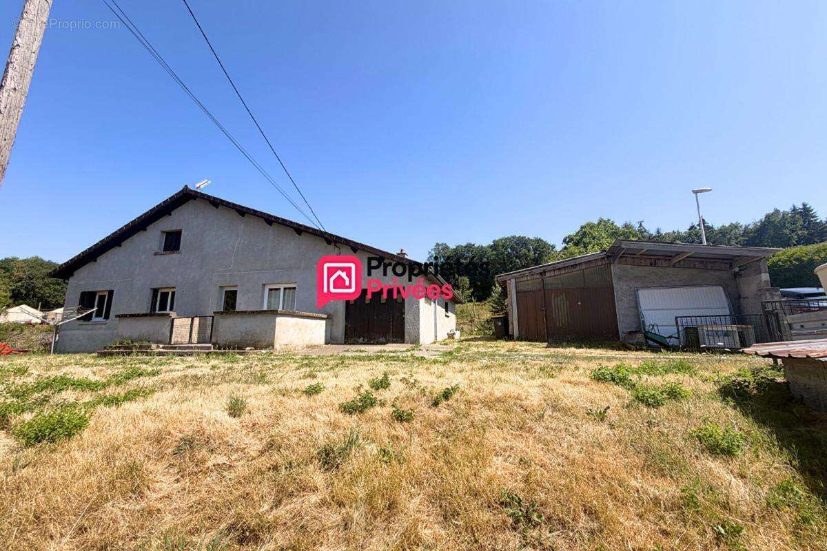 Maison 7 pièces de 140m² et  1748m² de terrain avec dépendances Manzat 63410 - photo 4