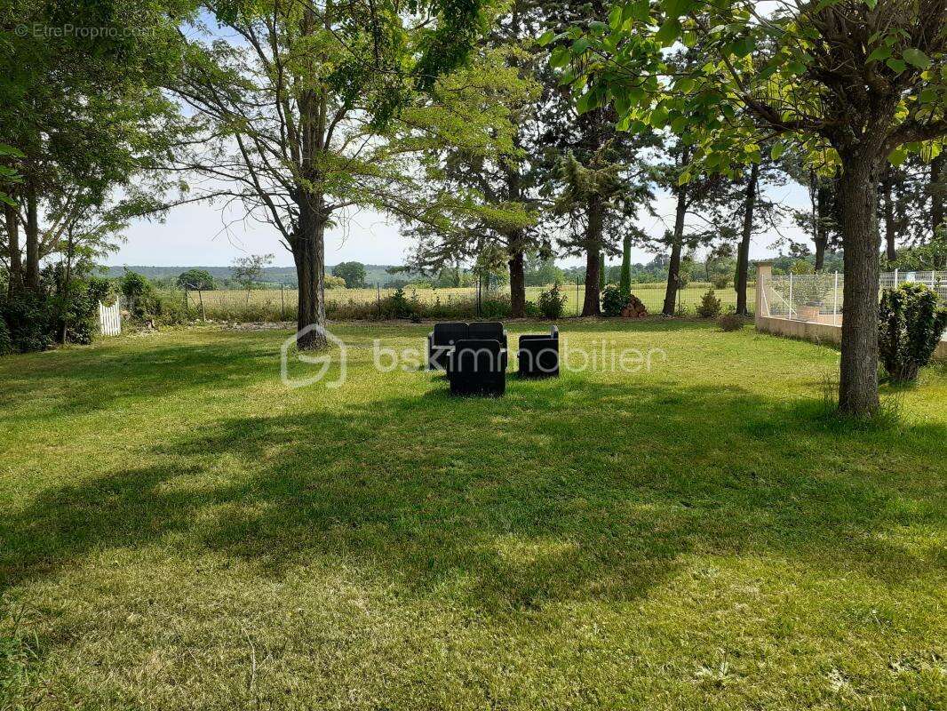 Maison à SAINT-QUENTIN-LA-POTERIE