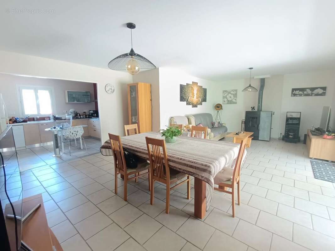 Maison de plain-pied avec jardin arboré  Magnac-sur-Touvre - photo 5