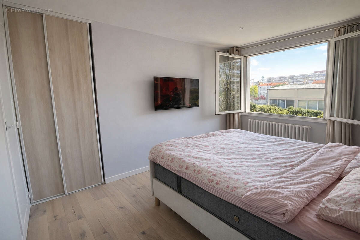 Appartement 3 pièce(s) 74,35 m2 - Villeurbanne Gratte Ciel - photo 3