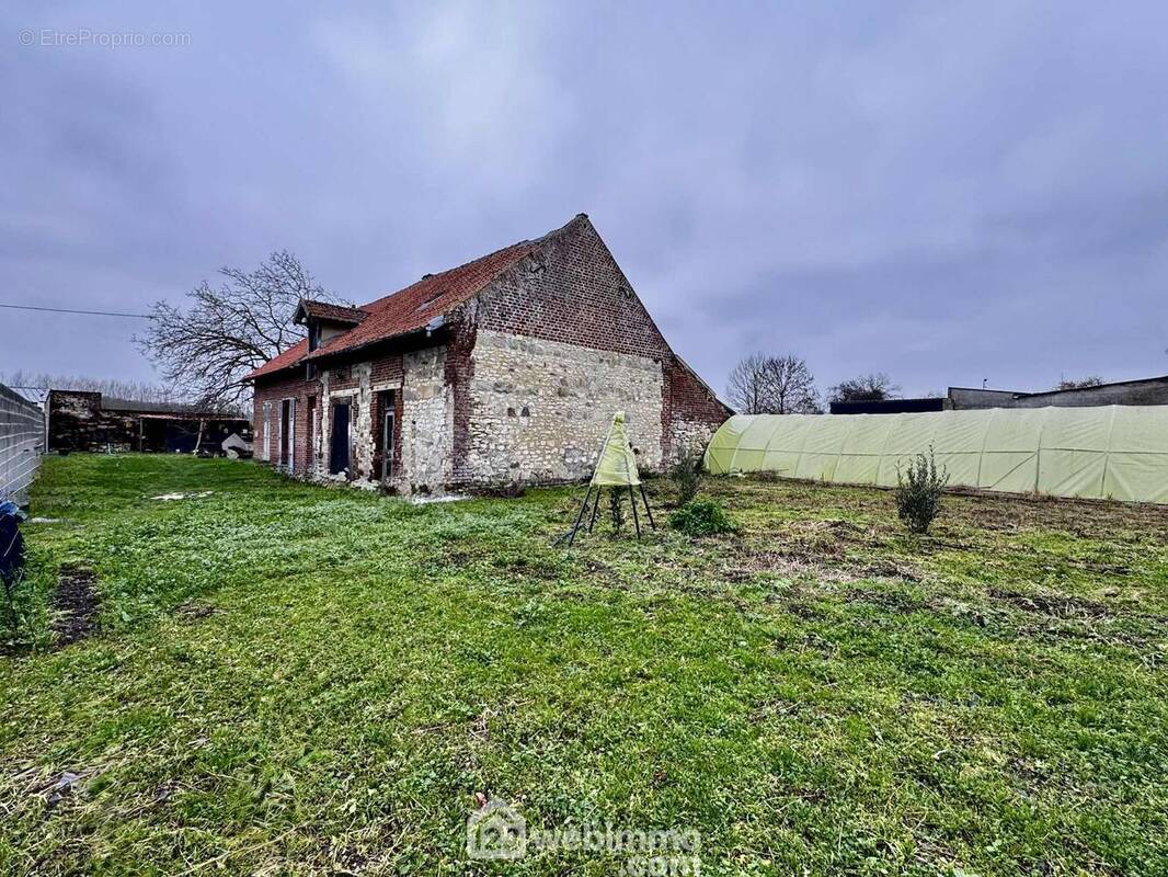 Un bien rare pour les amateurs de rénovation : laissez libre cours à votre imagination et concrétisez votre projet ! - Maison à VERSIGNY