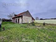 Un bien rare pour les amateurs de rénovation : laissez libre cours à votre imagination et concrétisez votre projet ! - Maison à VERSIGNY