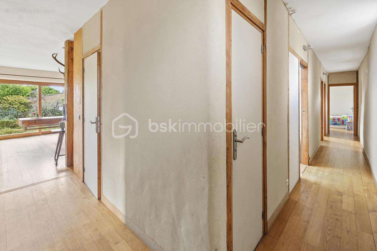 Nantes Ouest – Ensemble immobilier atypique de 236 m² avec deux maisons et studio indépendant - photo 9