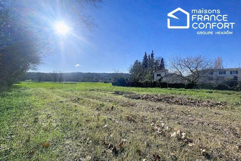 Terrain à CAMPS-LA-SOURCE
