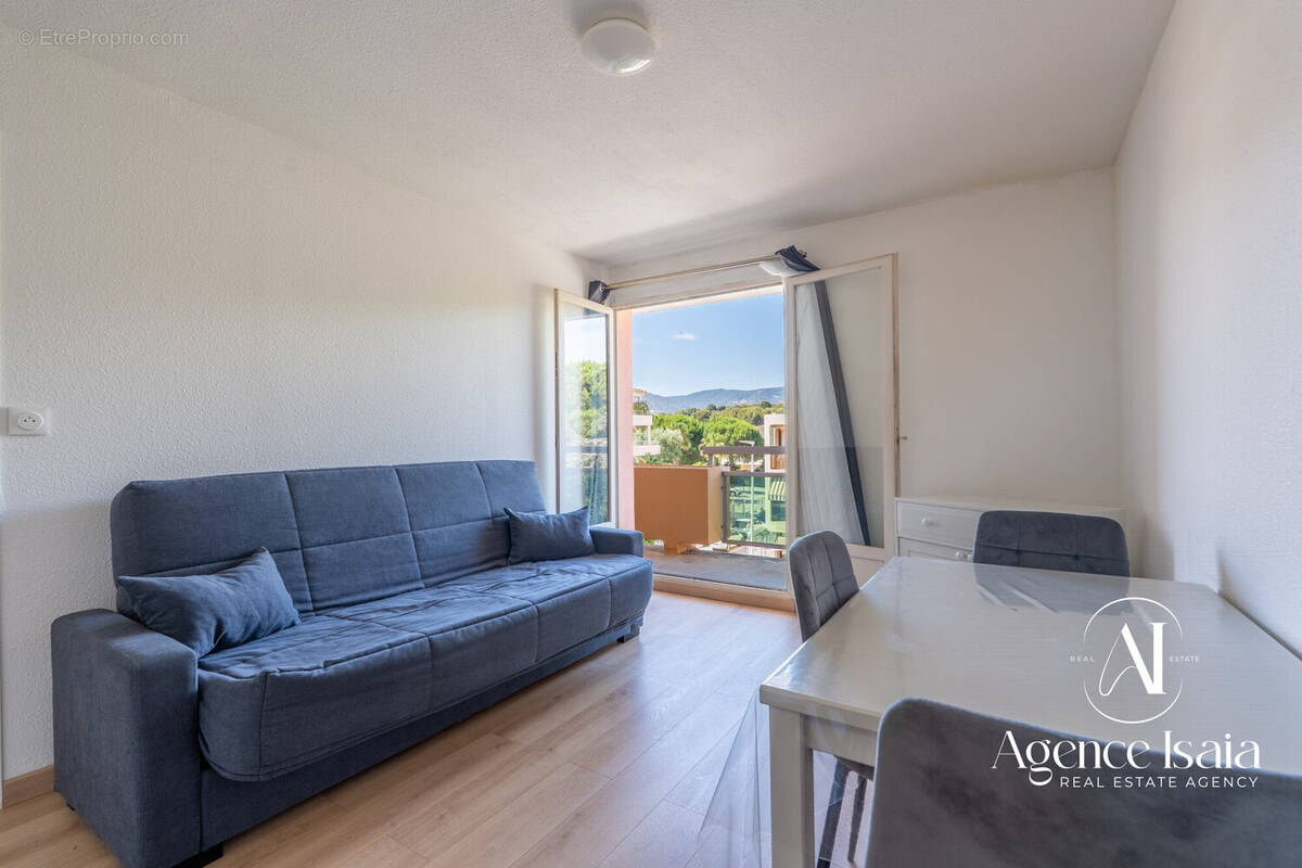 Appartement à BORMES-LES-MIMOSAS