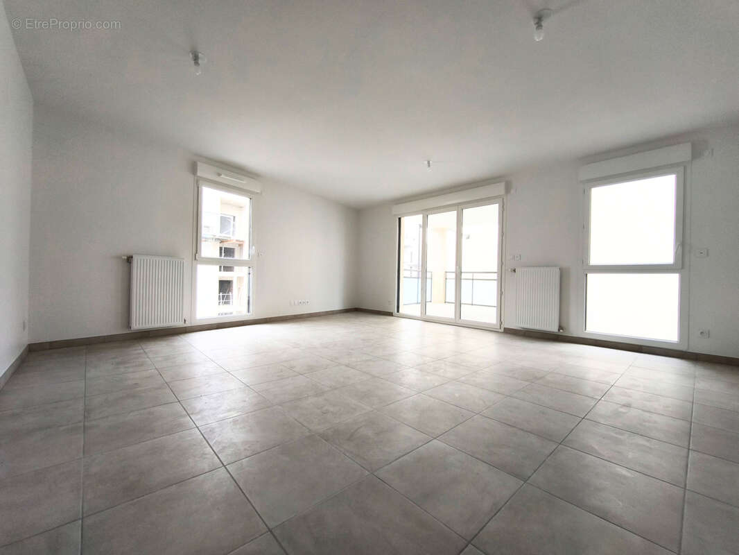 Appartement à DECINES-CHARPIEU