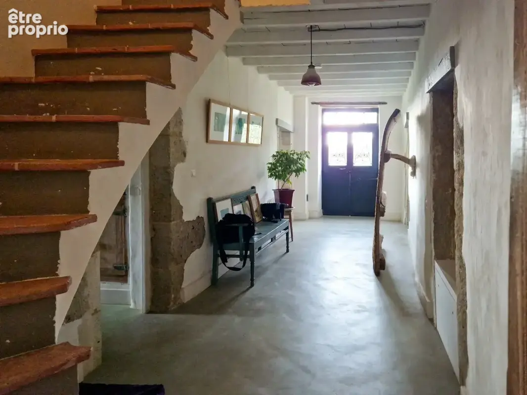 Belle maison de caractere en pierres avec 3,5ha et lac - photo 9