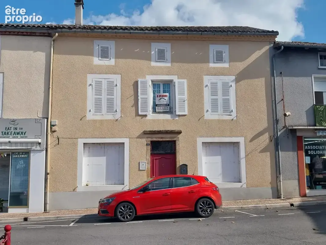 Maison de Maitre Bon Etat, Meublée, Cour; Commerces a pied - photo 13