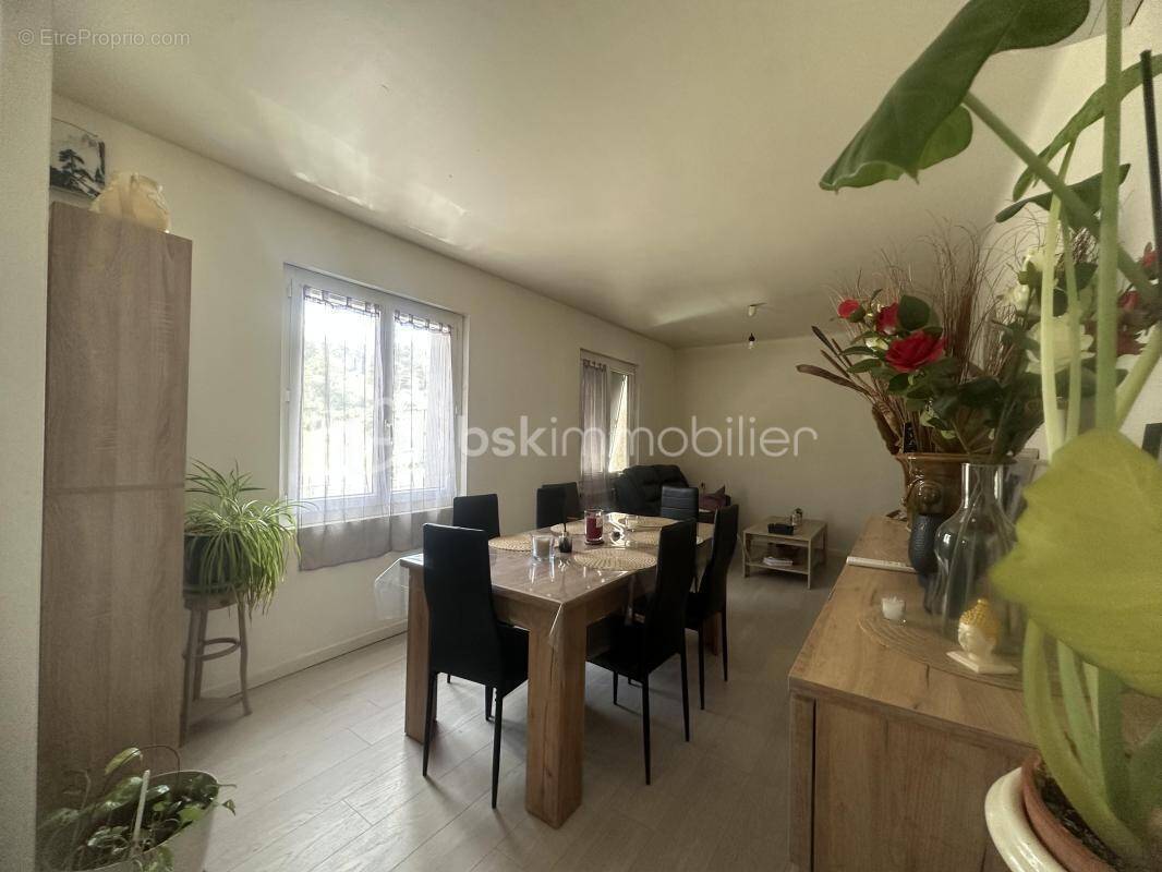 Appartement à SAINT-MARTIN-DE-VALGALGUES