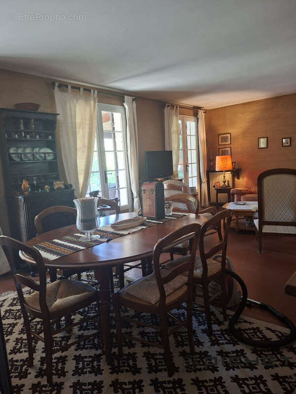 Maison familiale d'exception -160 m² -5 chambres -Proche Centre-Ville Carbon Blanc 6 pièce(s) 160 m2 - photo 5