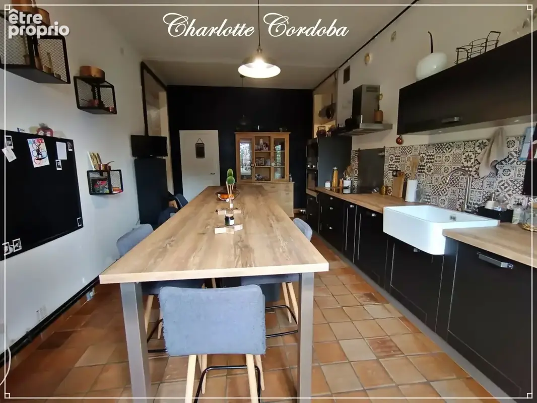 Maison en pierre de 313 m² avec vue panoramique et près de 2 hectares de terrain - photo 5