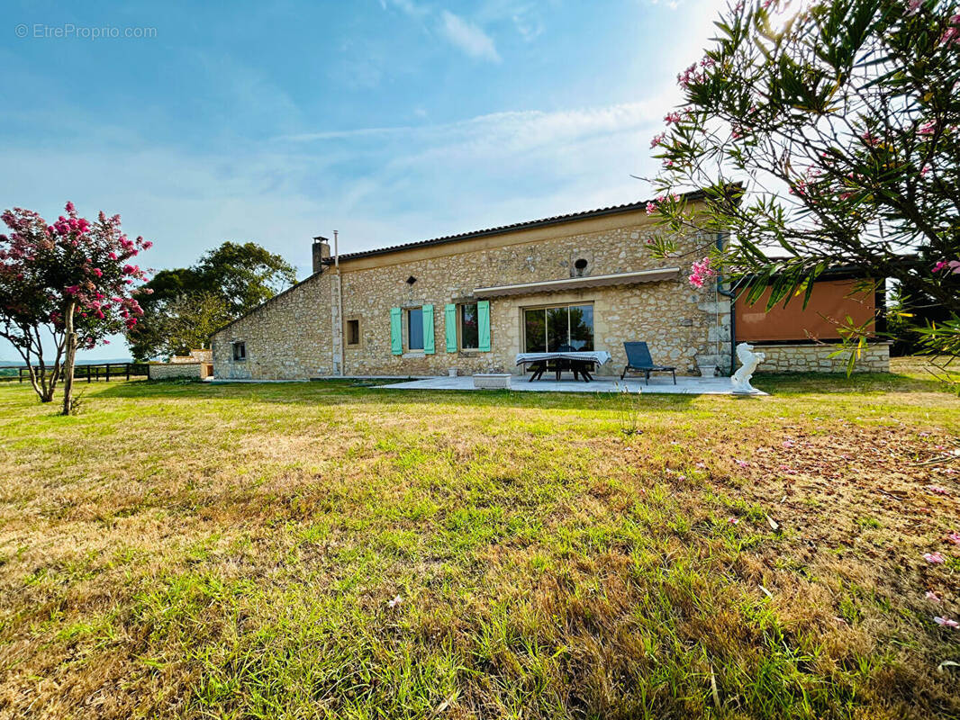 Maison à SAINT-ETIENNE-DE-VILLEREAL