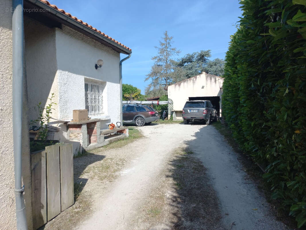 Maison T5 avec dépendance de 55m2 sur 1081m2 de terrain - photo 2