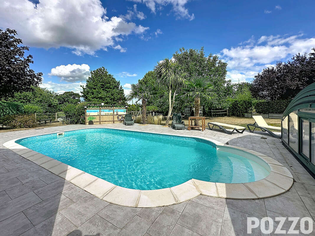 A Vendre - Bacilly - Maison 7 pièce(s) 187 m² - Piscine - Vie de plain pied - photo 18