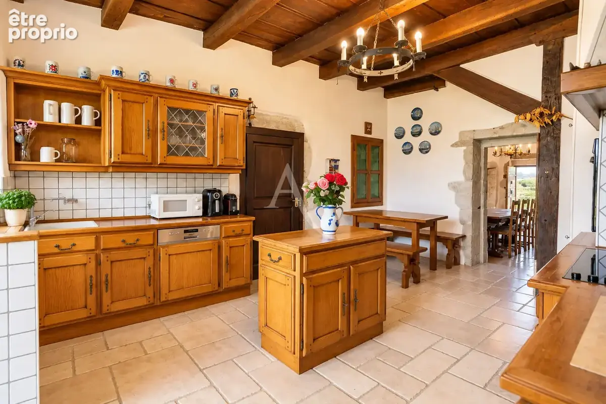 Château à Chilly - 215 m² habitables et dépendances sur 5 126 m² - photo 6
