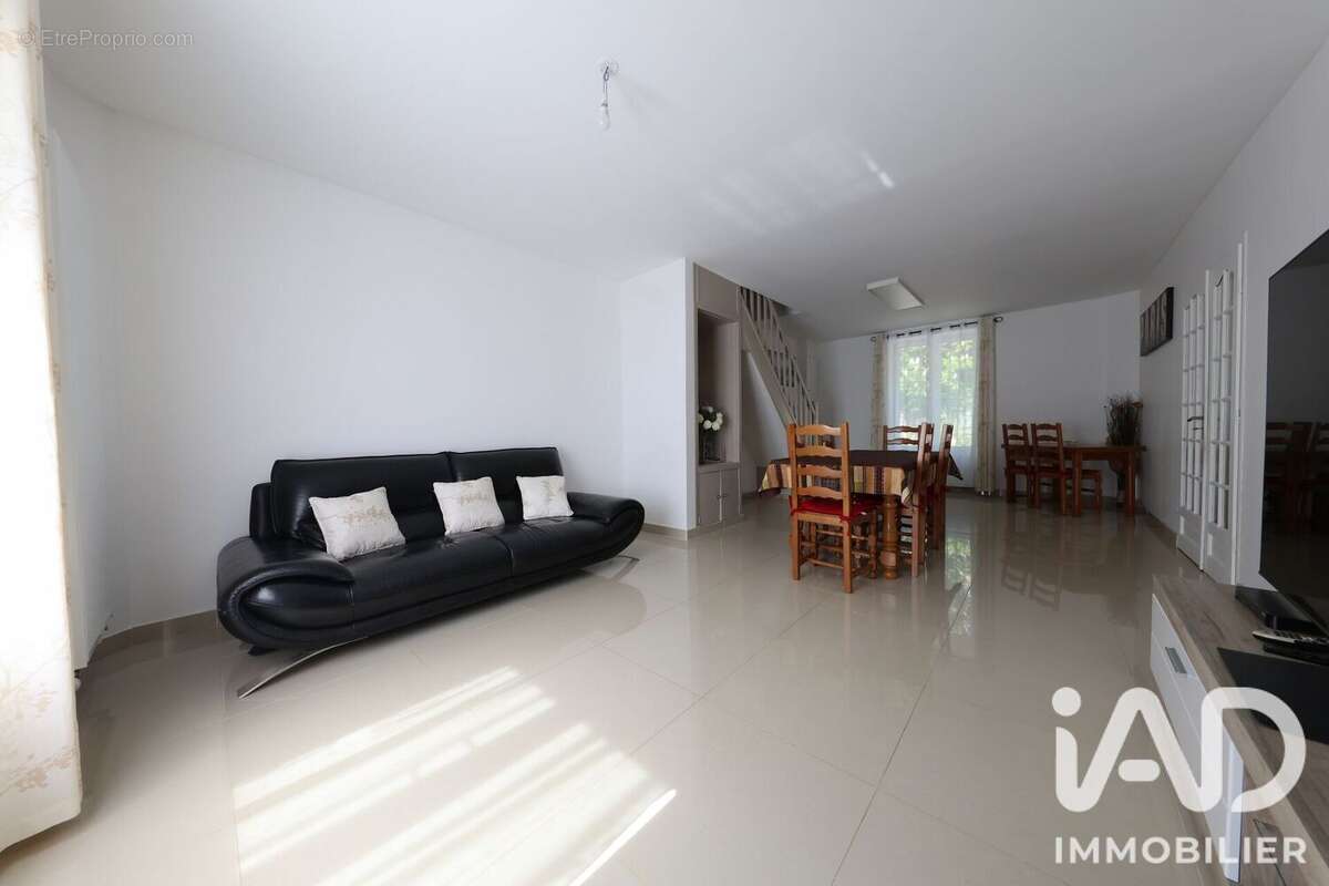Maison 240 m² à Soisy-Sur-Seine  - photo 2
