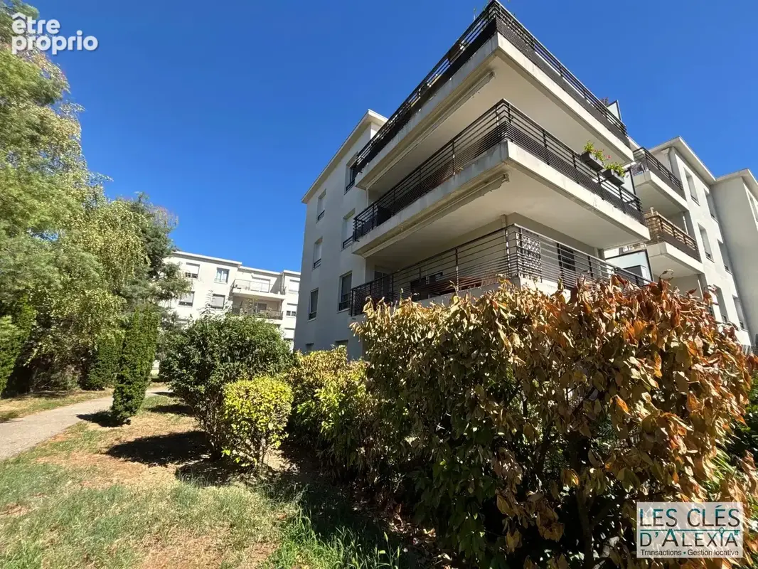 VAULX-EN-VELIN – T4 de 89,33 m² avec terrasse, jardin privatif et garage double en sus - photo 21