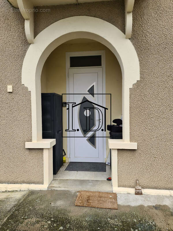 Entrée - Maison à MONTPON-MENESTEROL