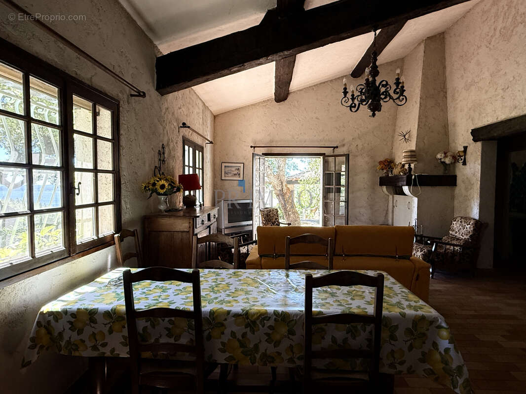 Maison à LES ISSAMBRES