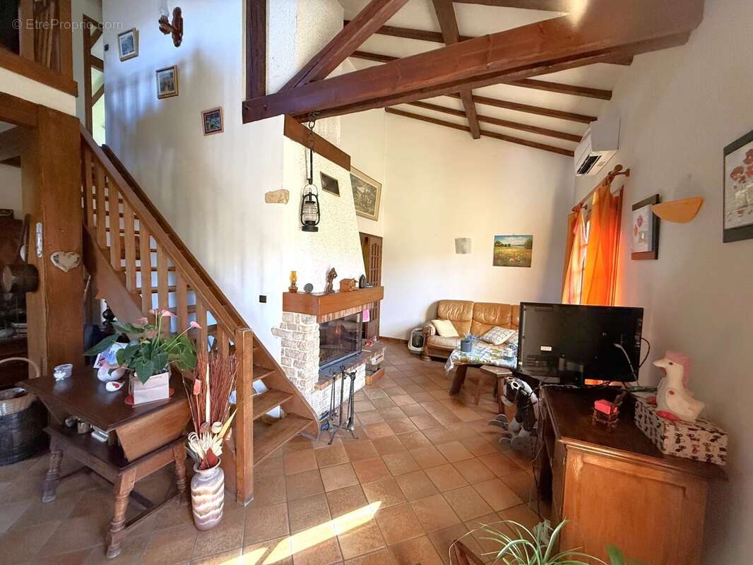 Maison à CHAMP-SUR-DRAC