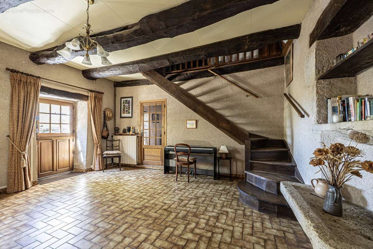 Secteur Causses du Quercy: charmante maison en pierre avec piscine et 2 granges - photo 8
