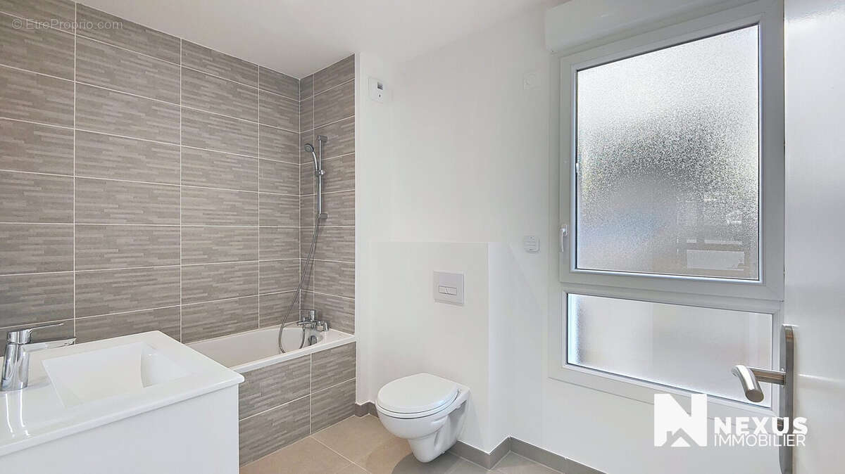 chambre 3 vue église - Maison à SOTTEVILLE-LES-ROUEN