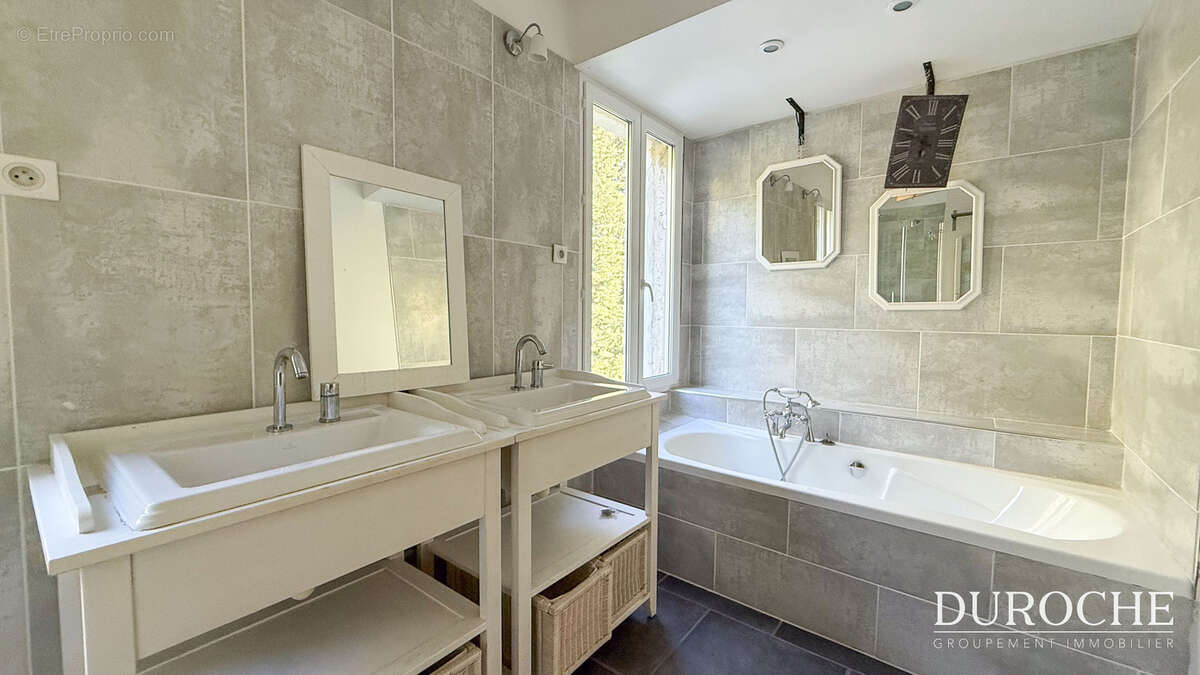 Maison à CADEROUSSE