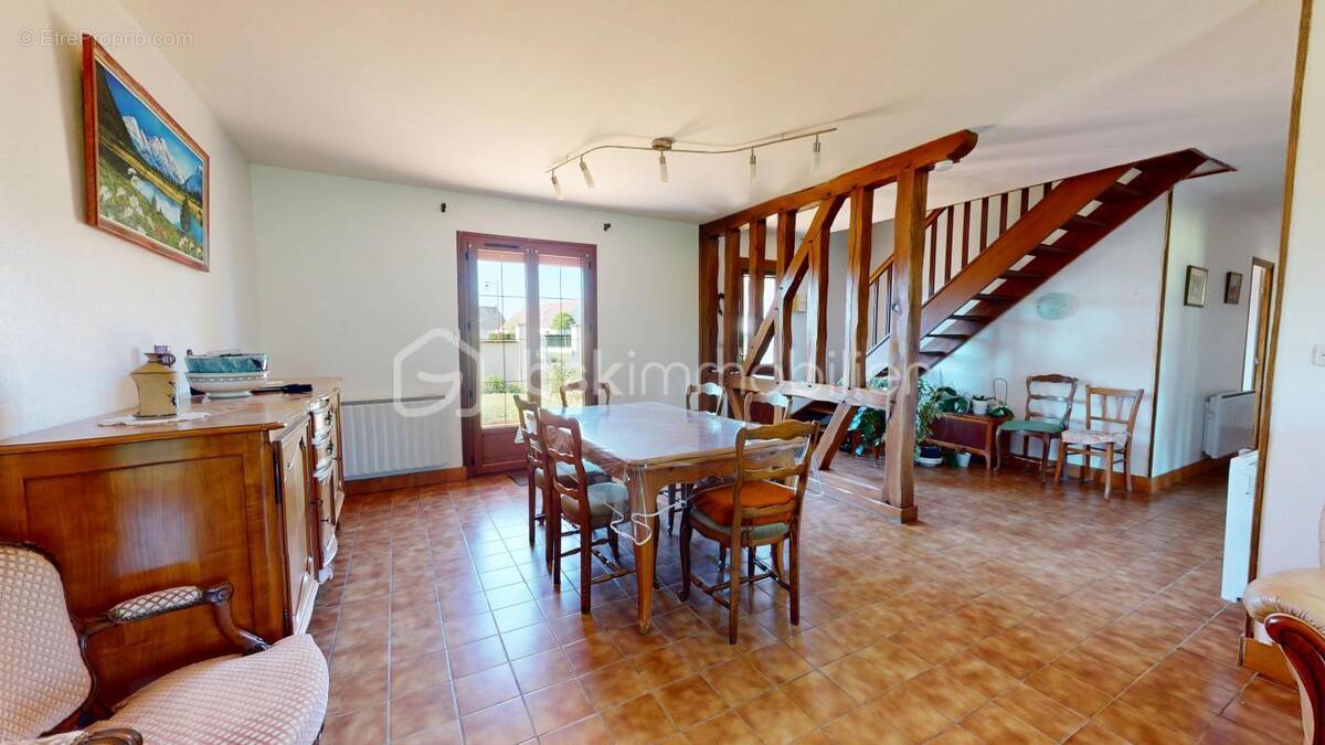 Maison à BELLEGARDE