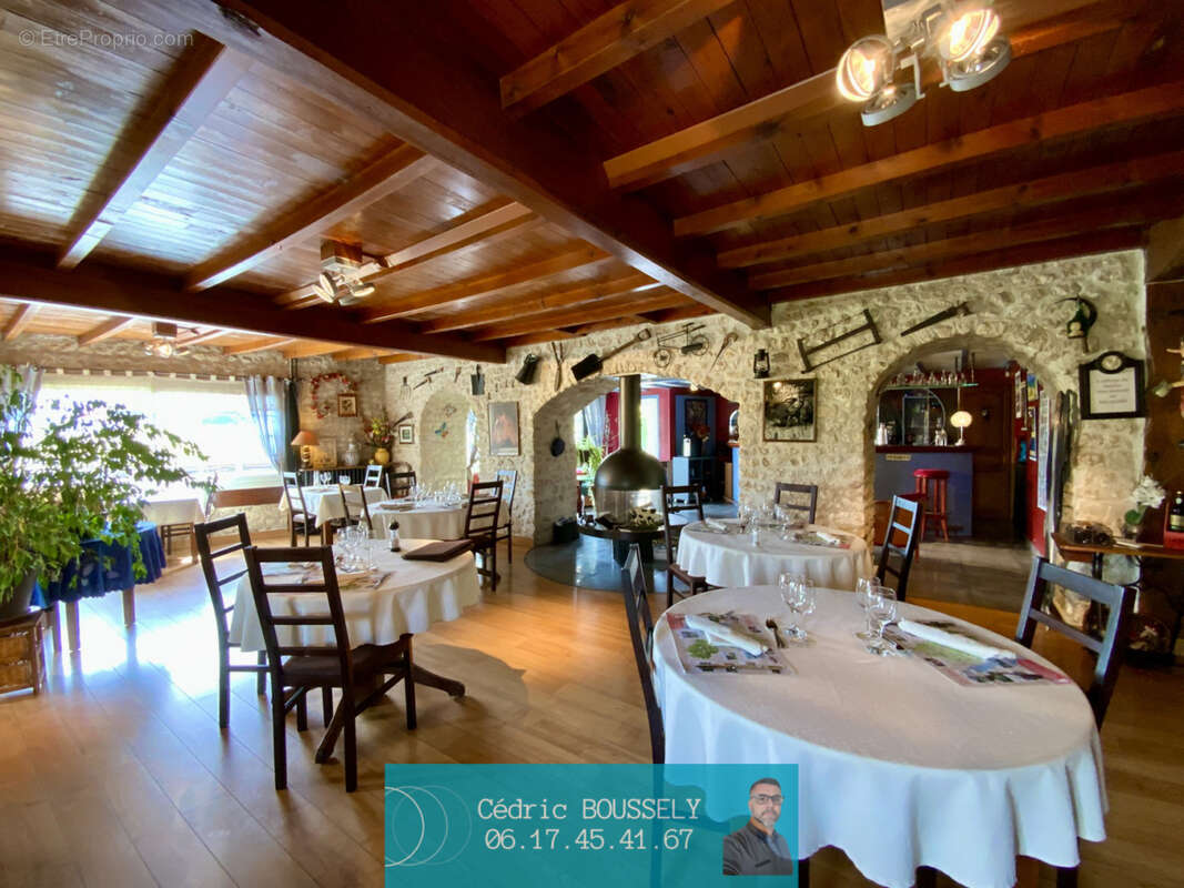 Commerce à SAINT-MARTIAL-DE-VITATERNE