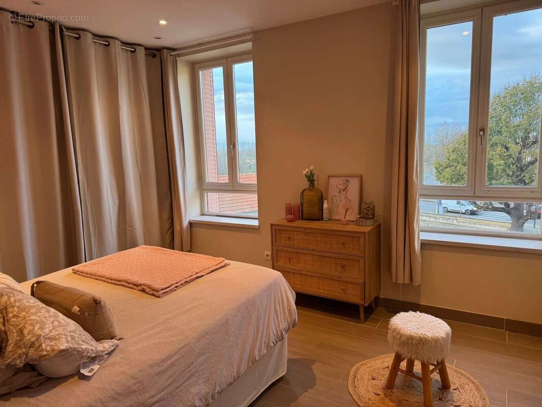 Appartement à MONTROND-LES-BAINS