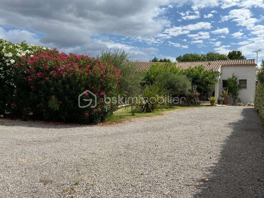 Villa avec piscine + garage de 150m² - photo 24