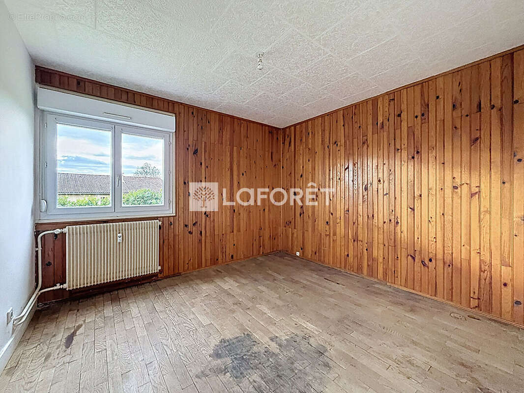 Appartement à SAINT-ETIENNE-SUR-CHALARONNE