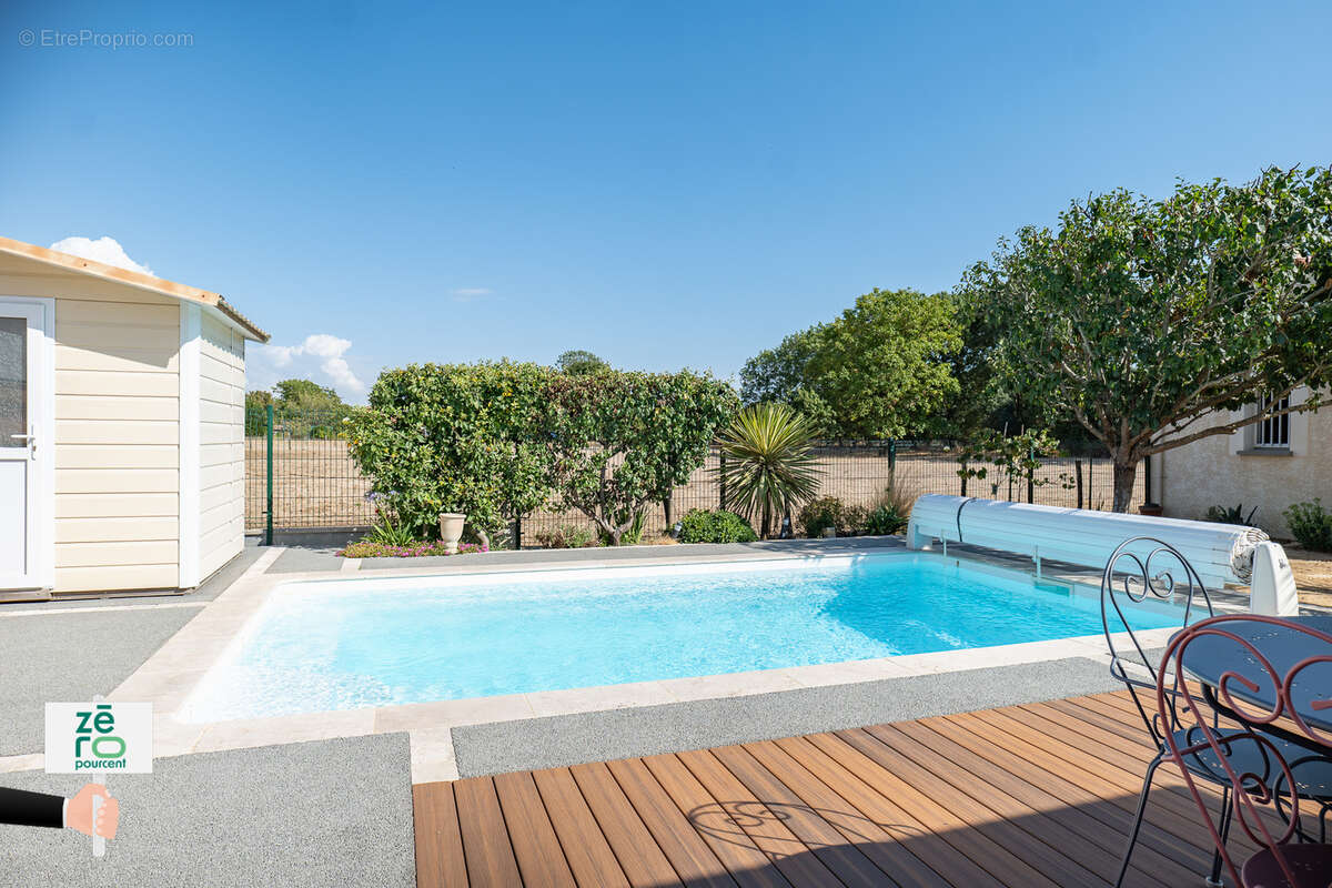 Longeville-sur-Mer   Maison de plain-pied 3 chambres avec piscine, véranda, garage et panneaux solaires   Hype - photo 20