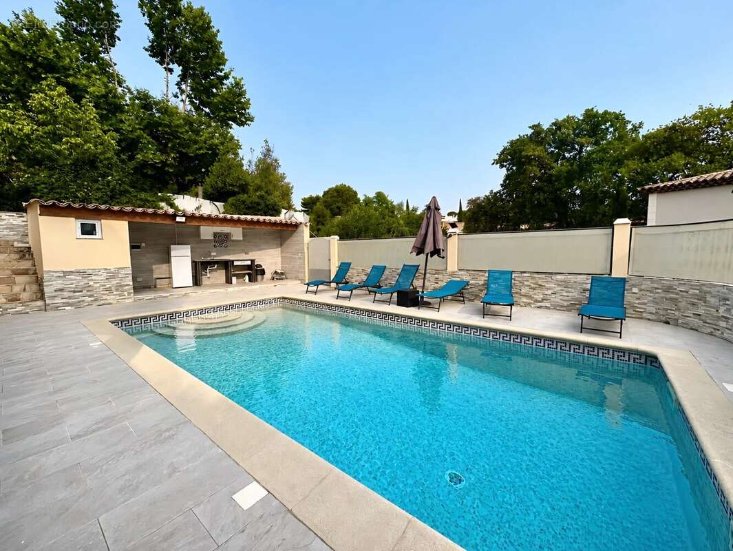 Villa de luxe à vendre à Mougins – 198 m²  5 chambres  Piscine  Deux T2 indépendants - photo 8