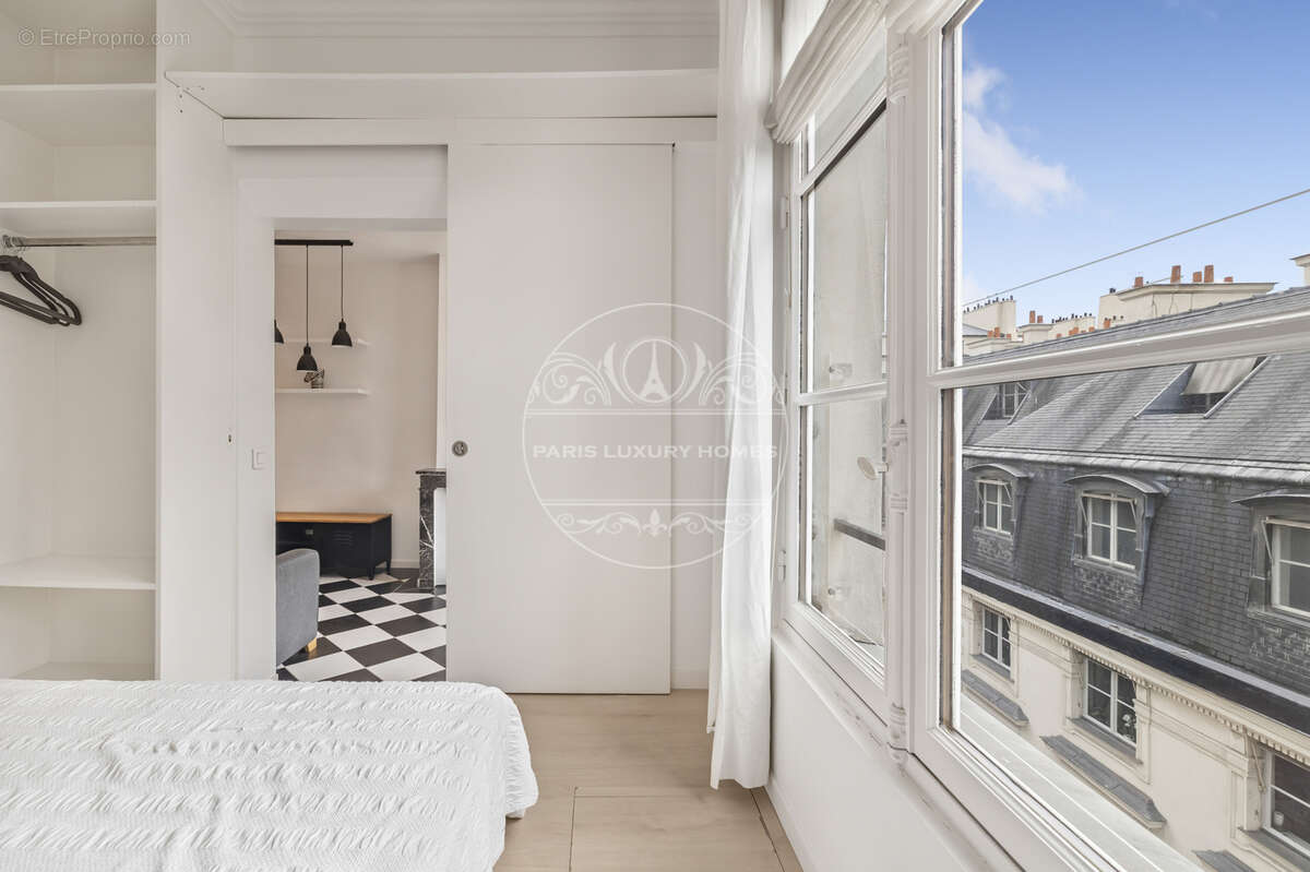 Appartement à PARIS-1E