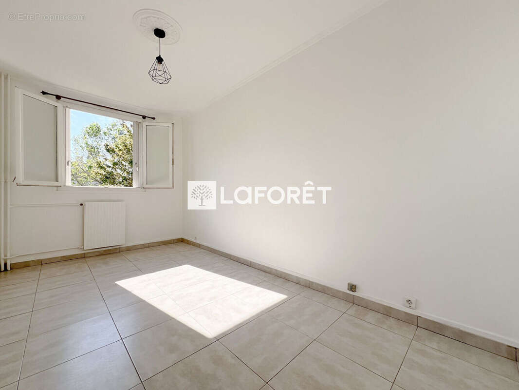 Appartement à MONTROUGE