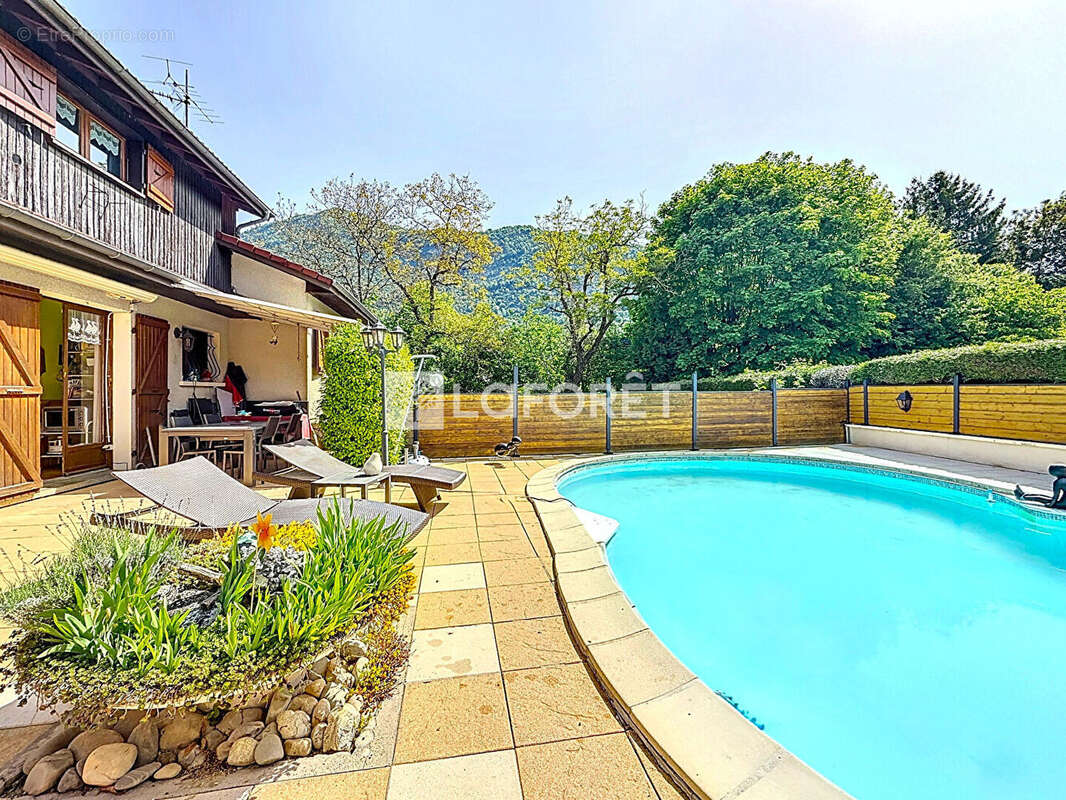 Maison à CHALLES-LES-EAUX