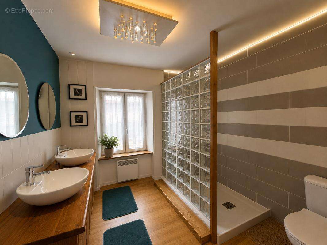 Maison de Village Rénovée de 4 Chambres avec Appartement Ind - photo 10